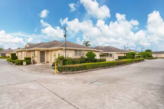 Low Maintenance Living in Spacious 3 Bedroom Villa