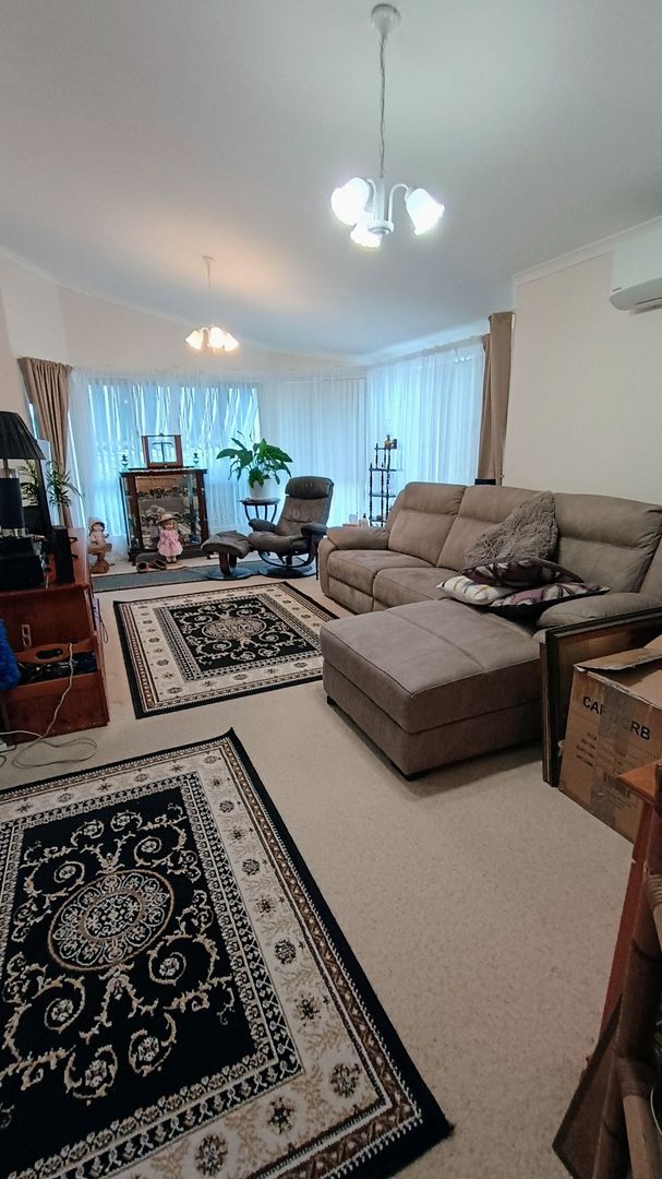 Faringdon Village NOTHING TO DO MOVE RIGHT IN - SPACIOUS & ROOMY 