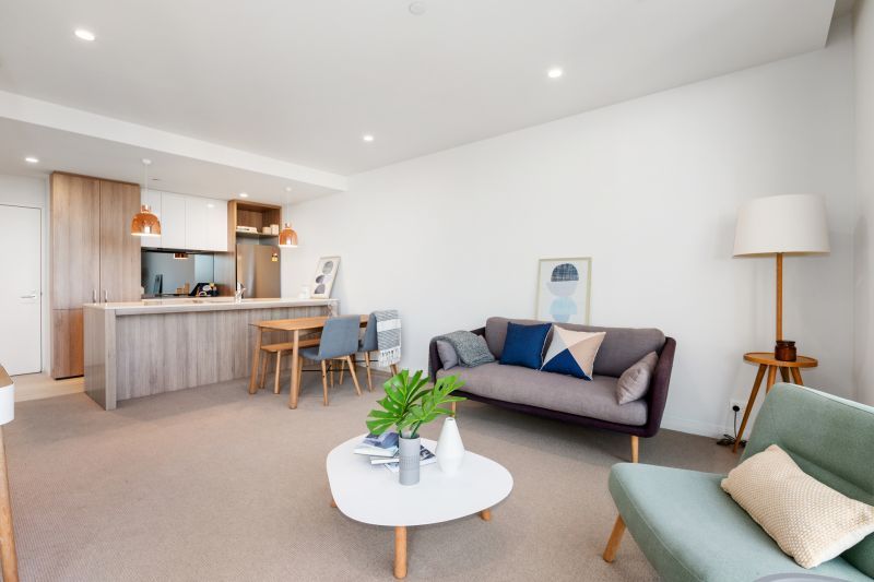 Great Location, Modern & Professional Lifestyle!