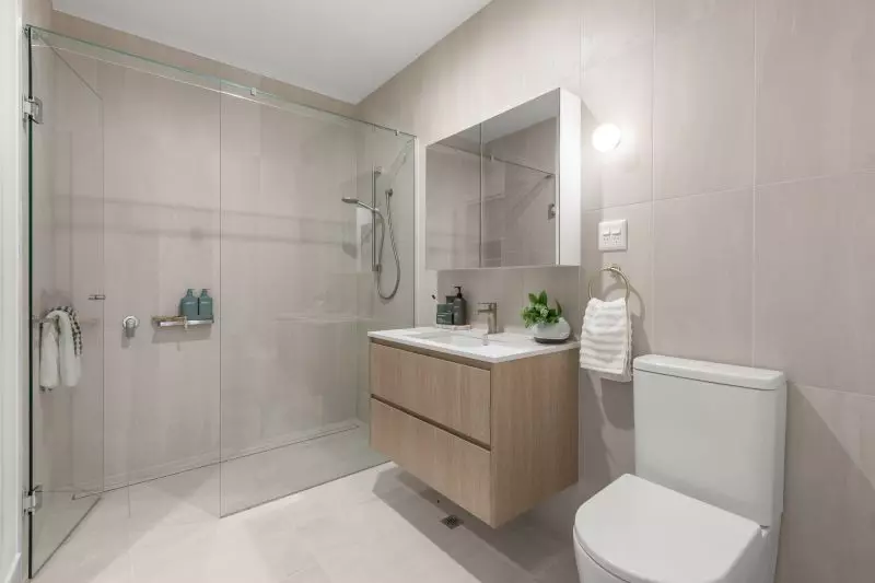 First-floor 2-bedroom corner apartment