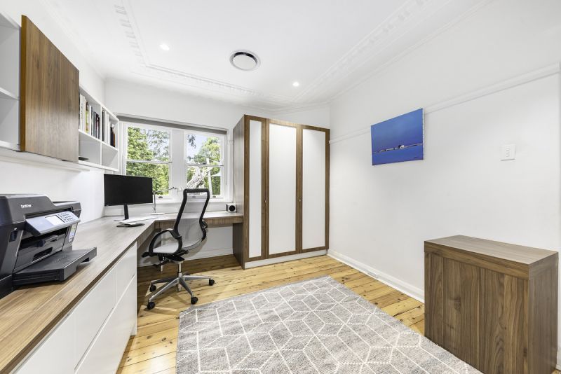 Enviable private position in a quiet but convenient street