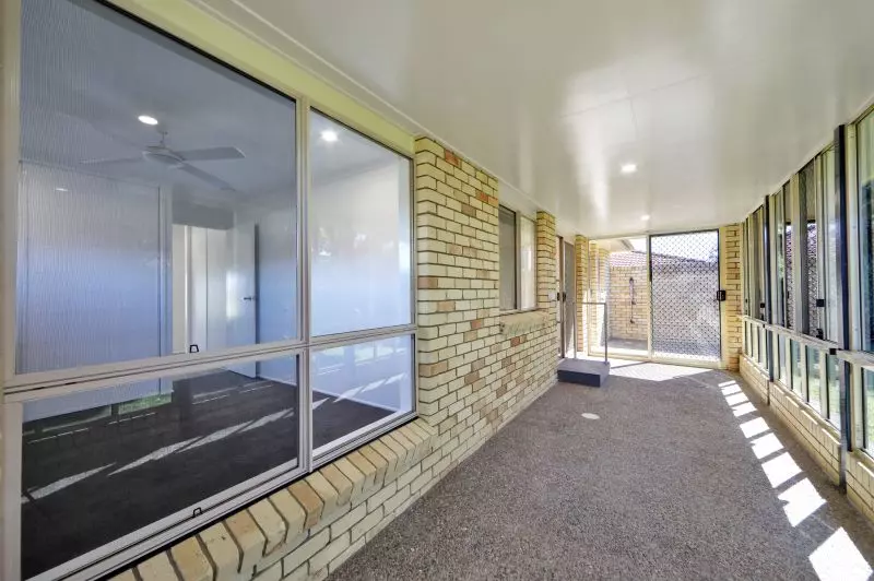 Stand alone villa, ready now!