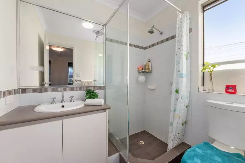 Spacious, Easy Maintenance Family Home!