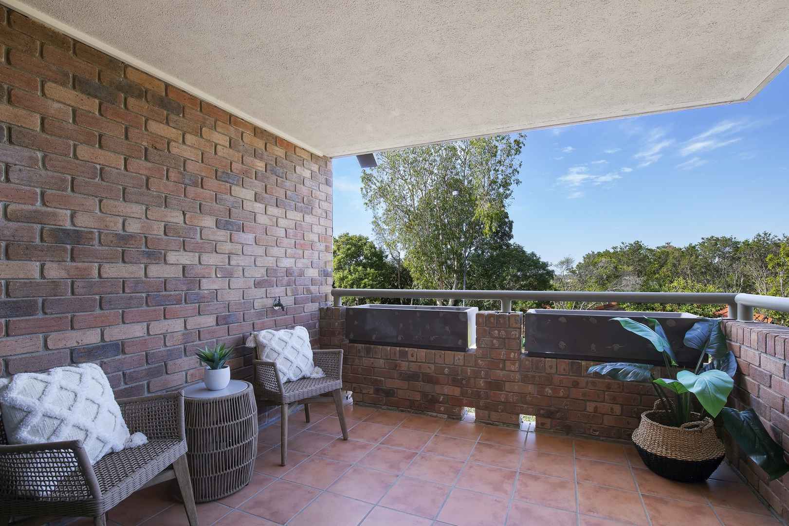 Modern 1 bedroom and study villa - available now