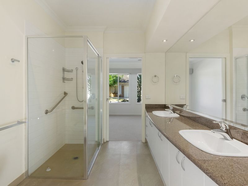 Stylish Villa with Space, Flair and a Fresh New Interior!