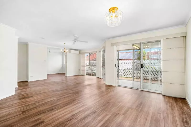 Beautiful two bedroom, two bathroom villa with sun/craft room.