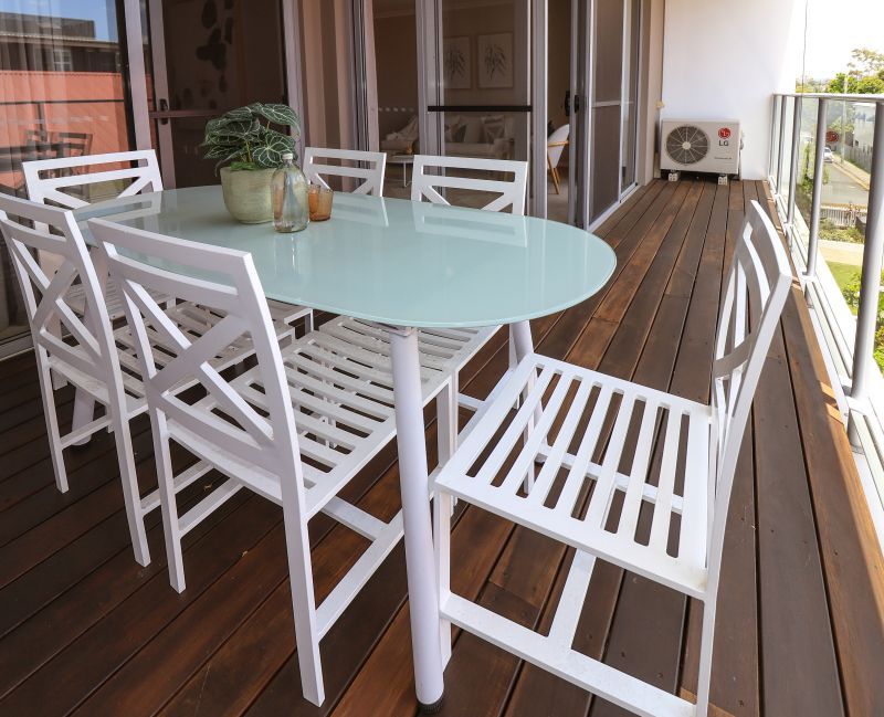 Discover the perfect blend of style and convenience in the Gabba