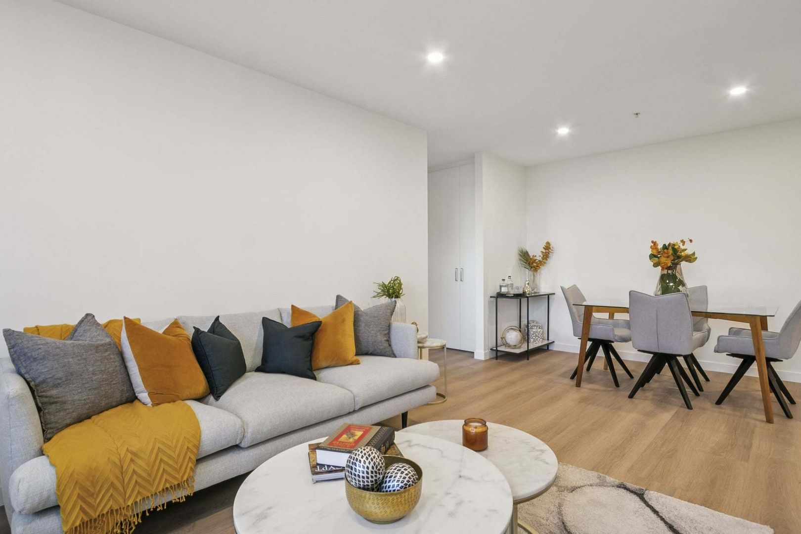 Brighton Bayside Apartment - Fully Refurbished