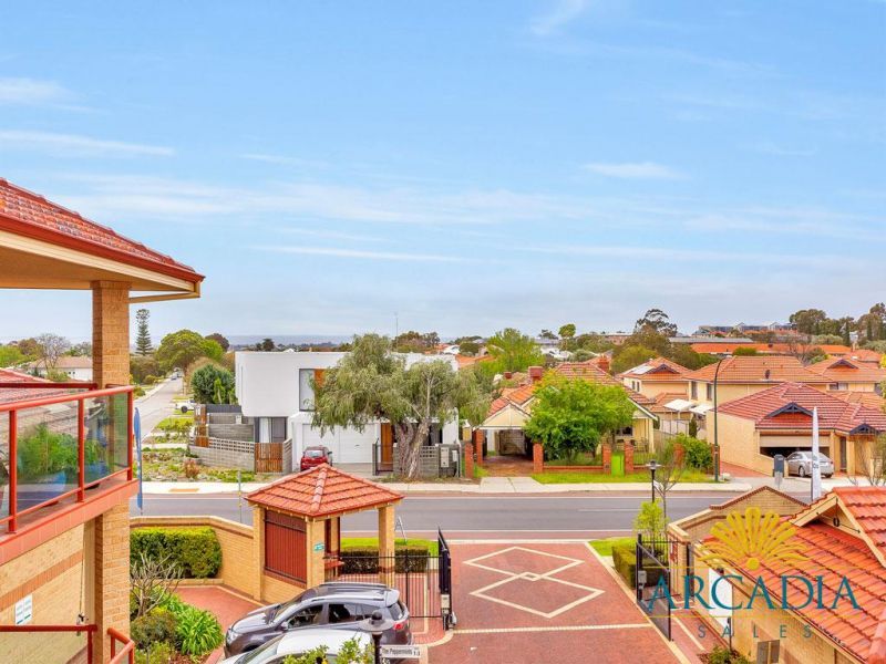 ARCADIA WATERS BICTON - Top Floor Fully Refurbished Apartment