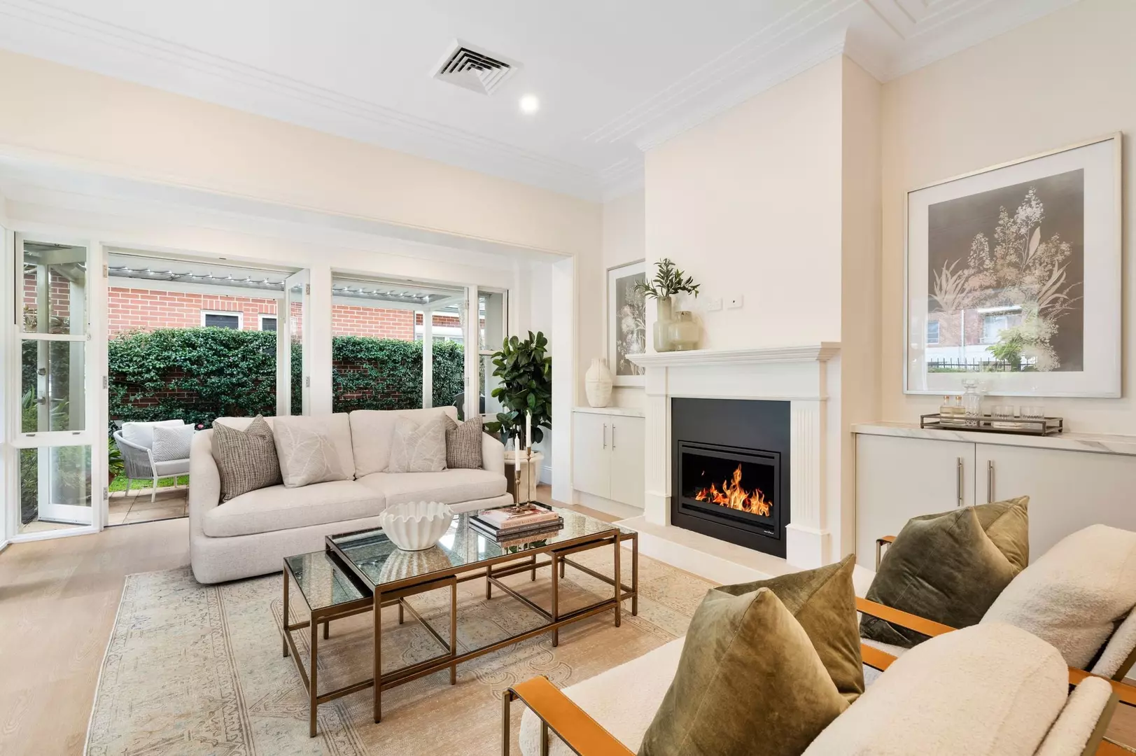 Rare Free-standing Contemporary Villa