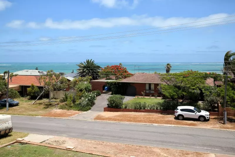 180 degree ocean views!