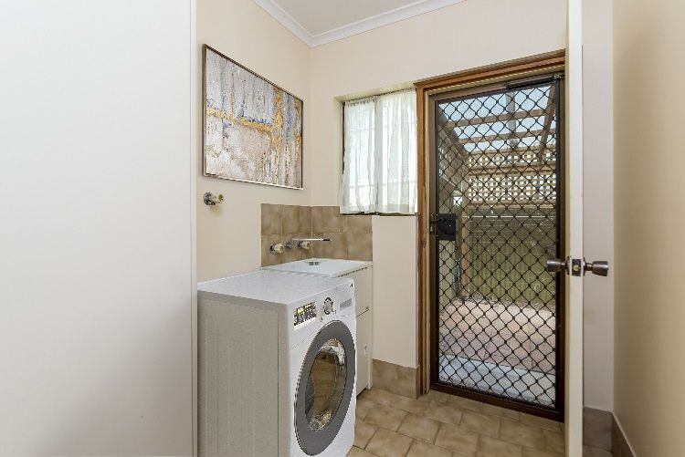 Two Bedroom - Easy Walk to Main Street