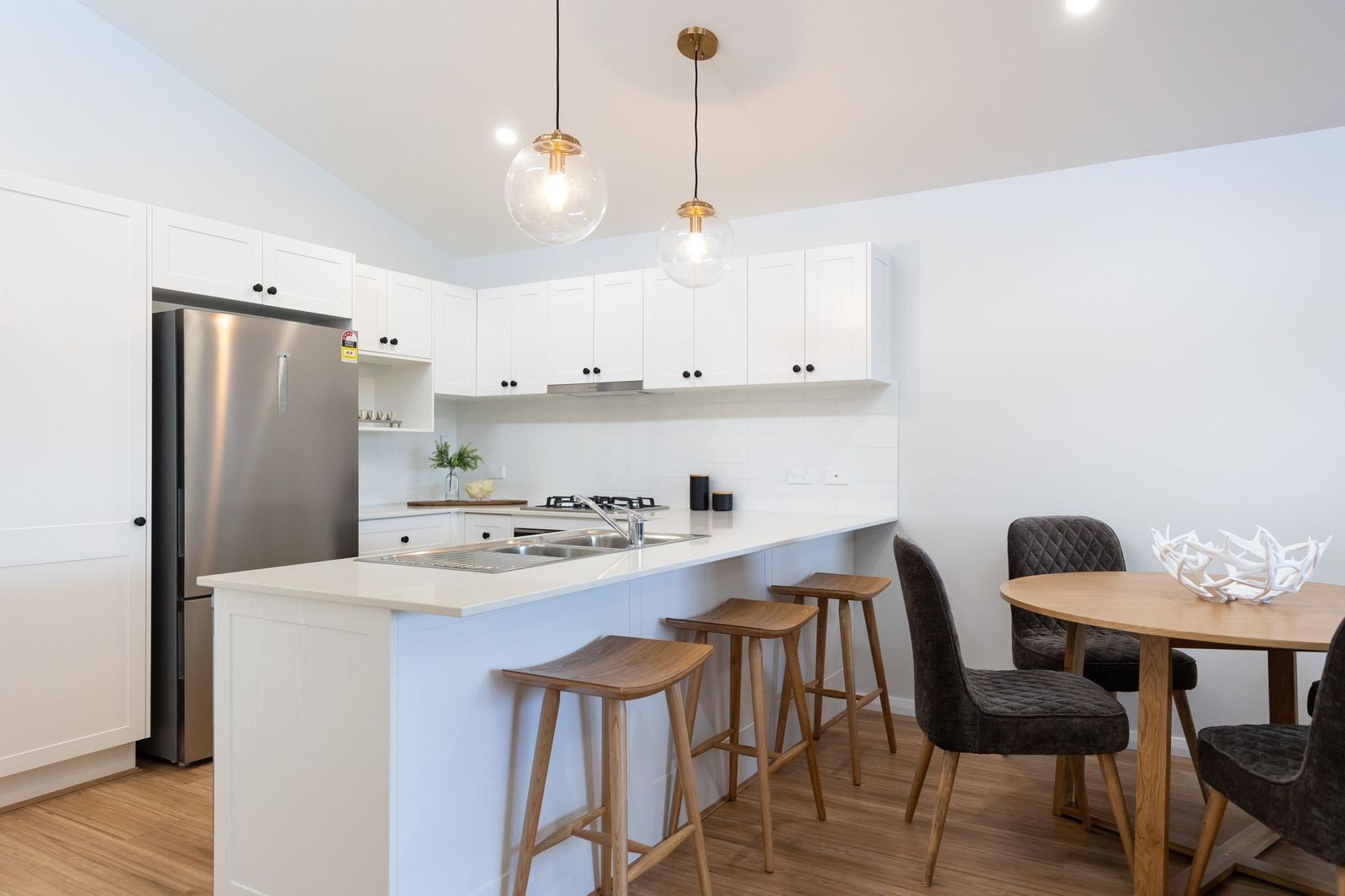 Open-Plan Living, Effortless Comfort with the Munro