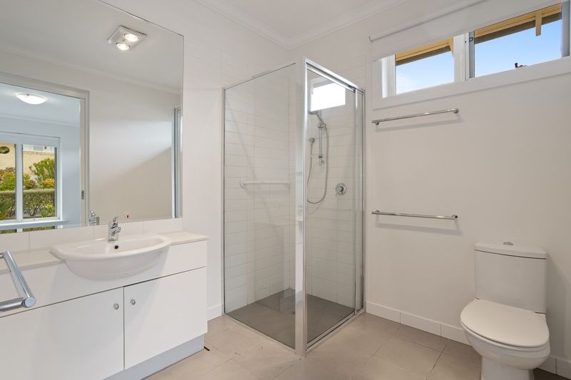 Impressive Villa with Vaulted Ceilings and Private Courtyard