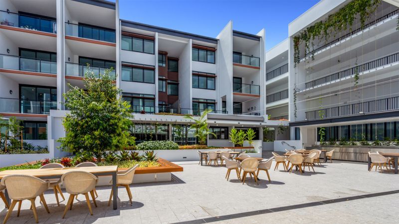 Large, bright and breezy apartment with city outlook