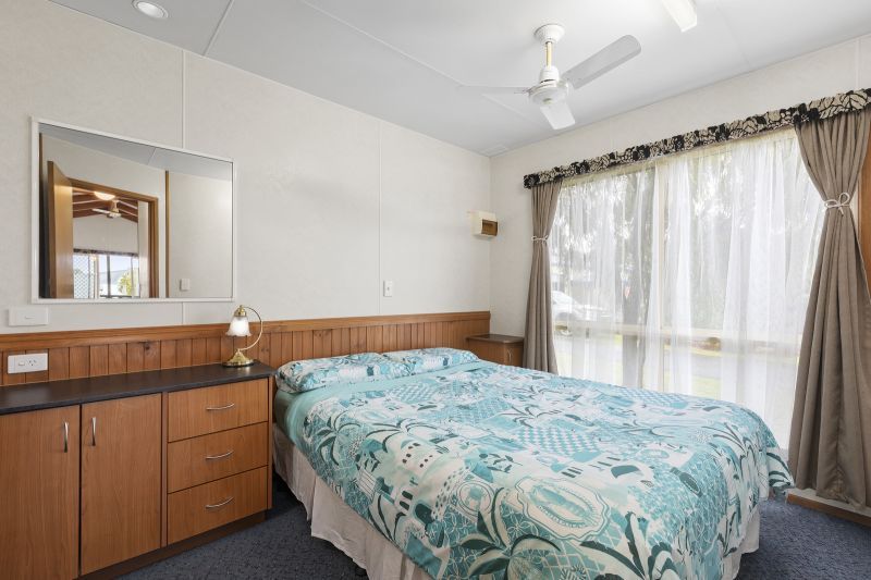 2 Bedroom Home- Pool Views- Prime Location!