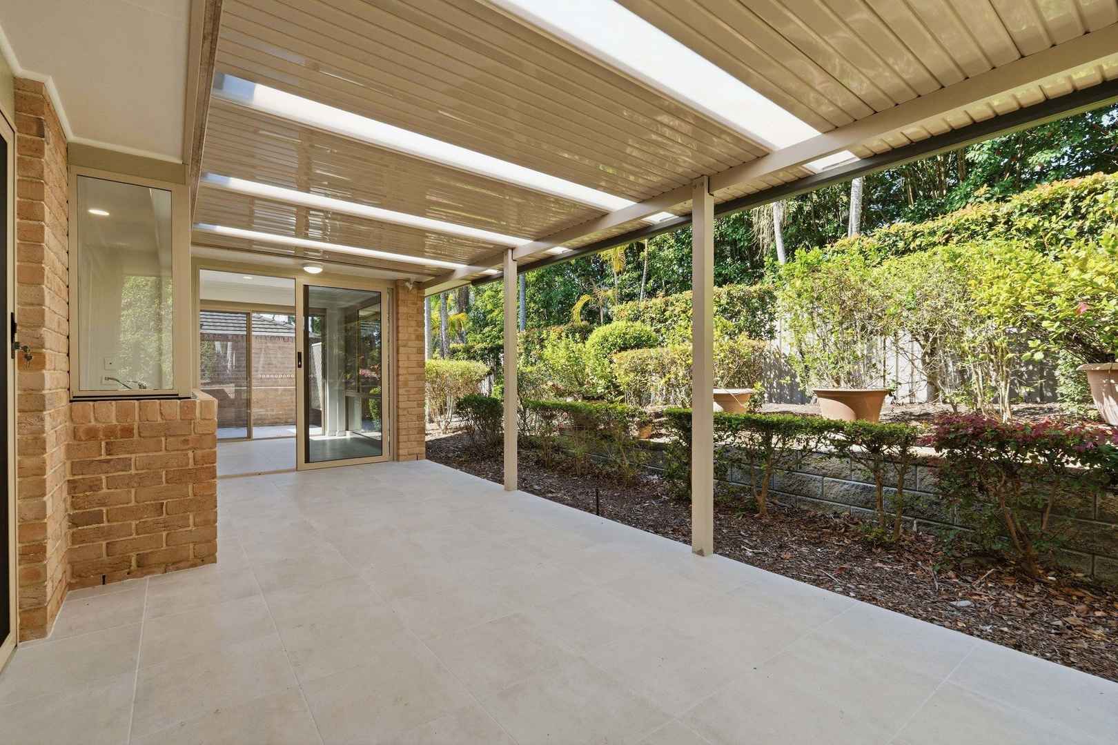 Private cul-de sac living