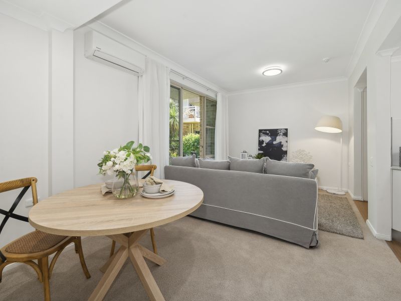 Light & bright one-bedroom apartment with services