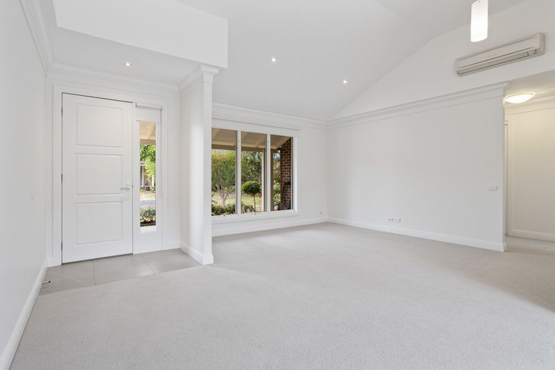 Airy, Light-Filled Villa with Private Courtyard