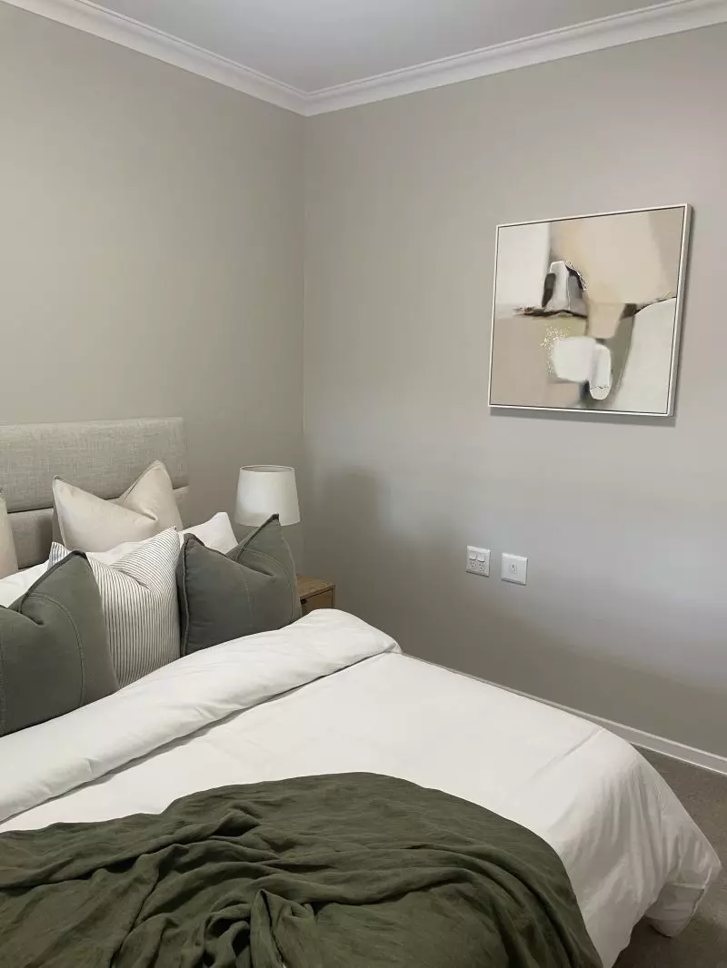 Discover the perfect blend of style and convenience in the Gabba