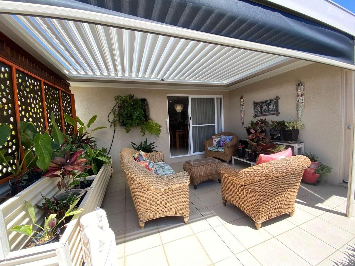 STYLISH SPACIOUS HOME – GREAT FOR THE ENTERTAINER