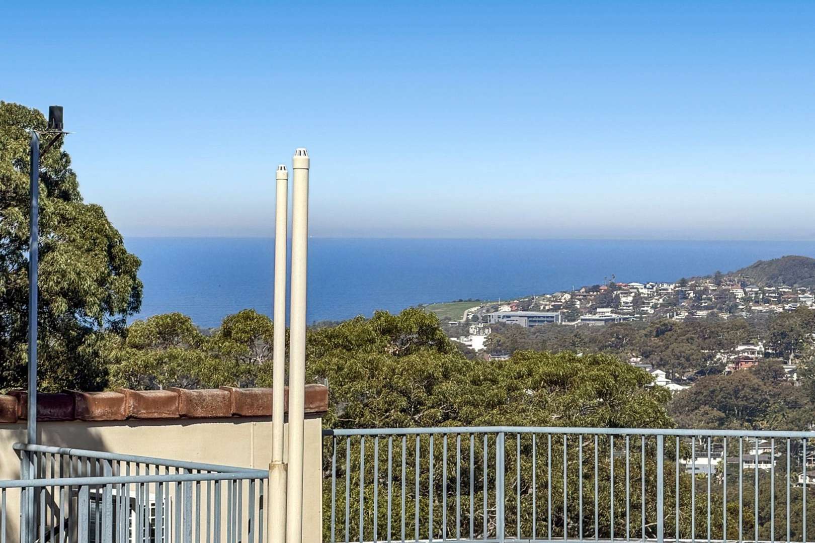 Contemporary coastal living with beautiful water views to long reef
