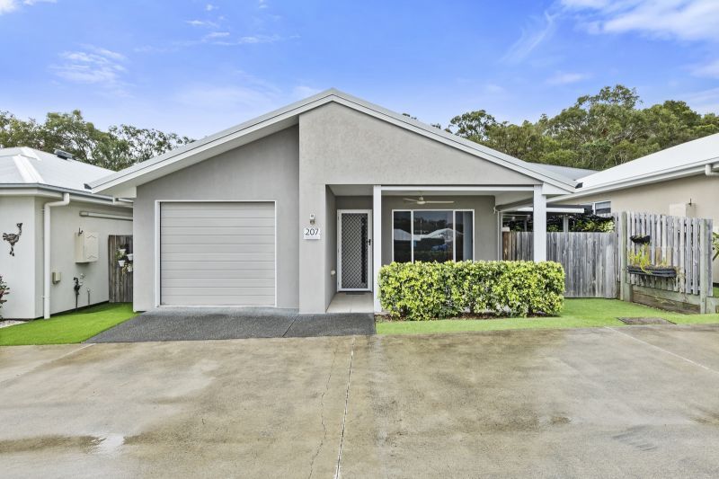 Lush Garden Views & Carefree Living!