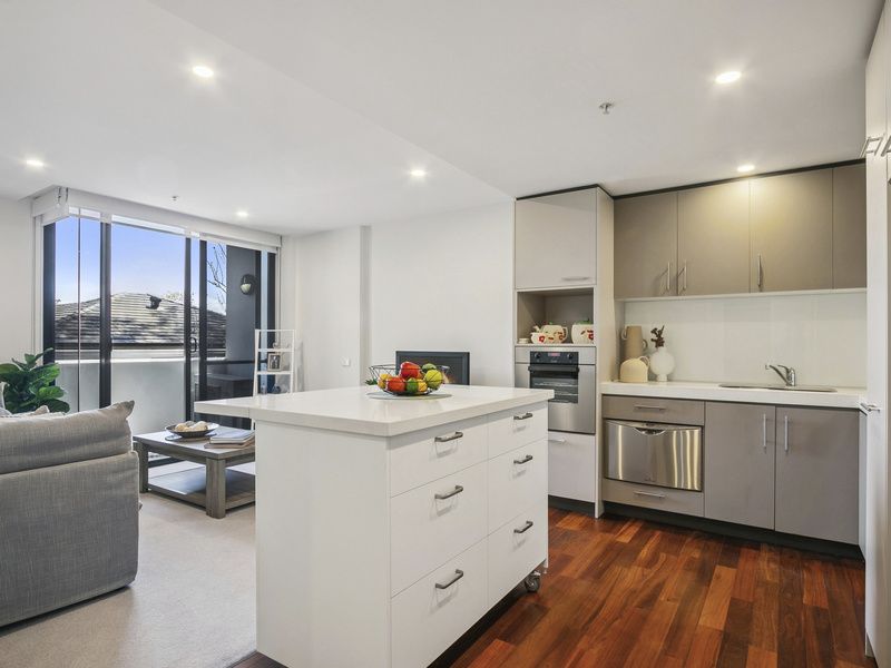 Contemporary Apartment with Modern Finishes