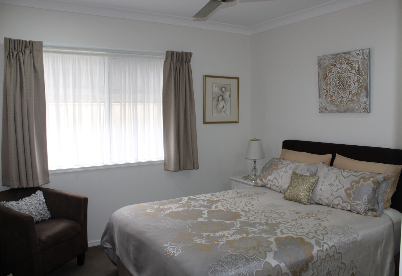 Beautifull Presented lakeside home