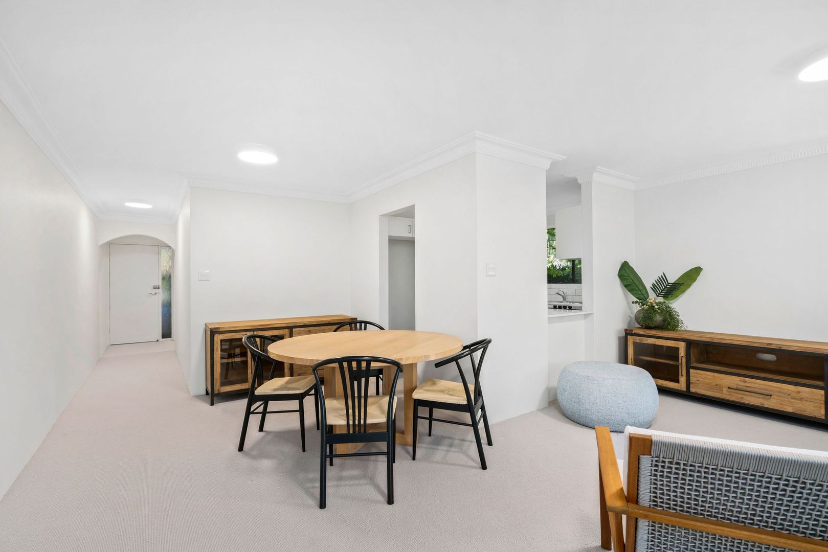 Stylish & Spacious Unit with Leafy Views