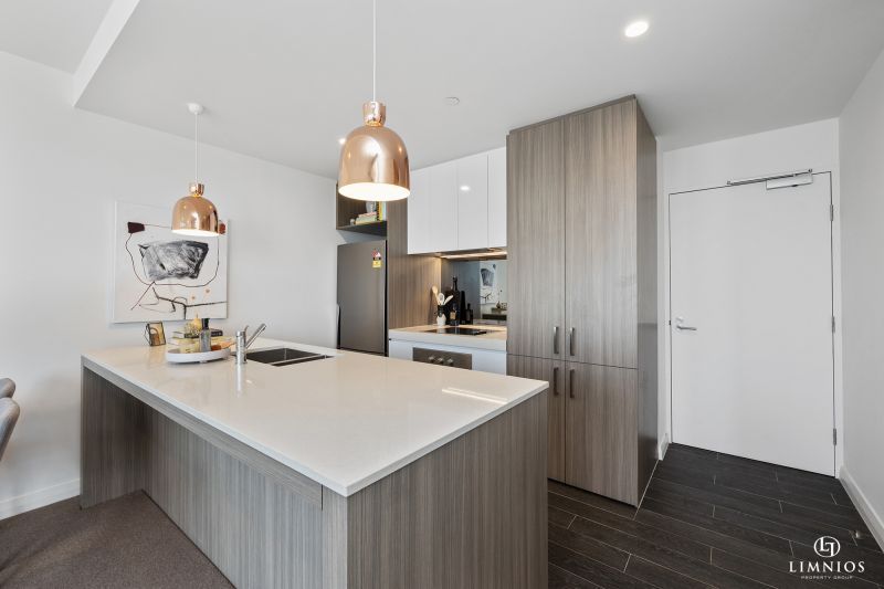 Contemporary Style Apartment in Perfect Location