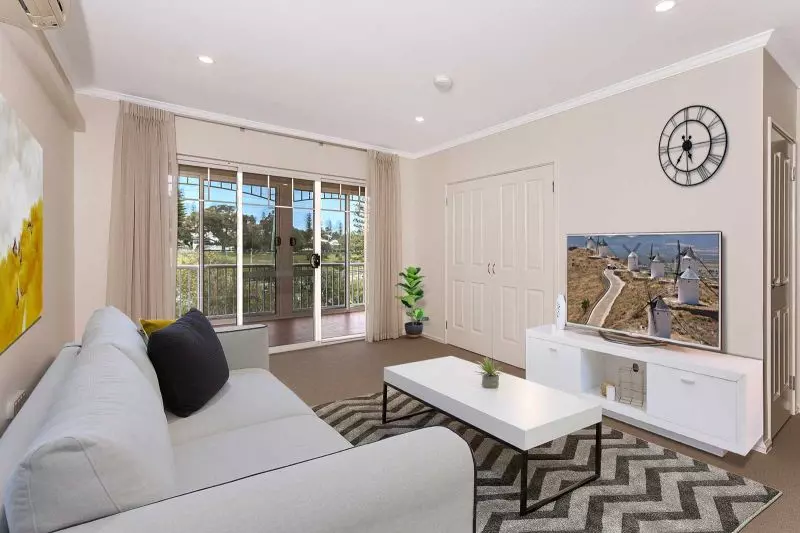 FULLY RENOVATED, LARGE 3X2 APARTMENT