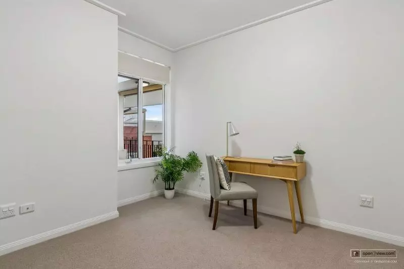 Bright, Stylish and Garden Views