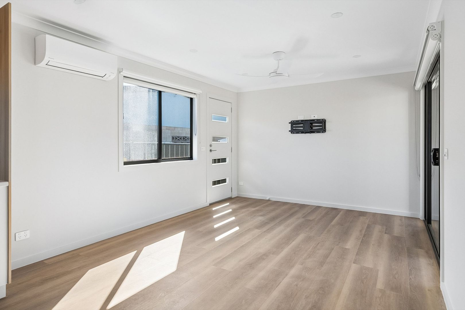 Over-55s Living with Carport, Covered Balcony & Full Kitchen 