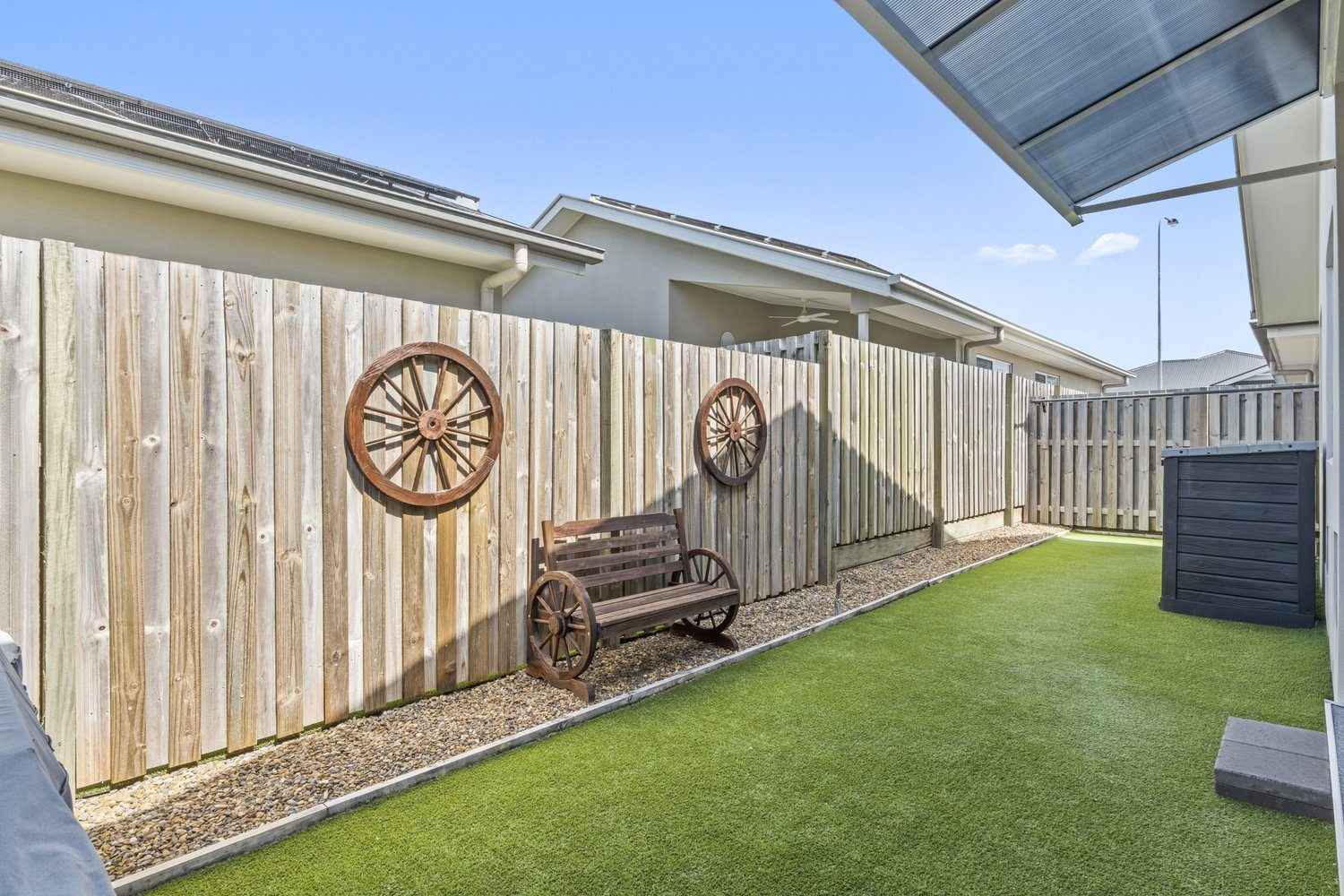 Stylish Home Near Clubhouse