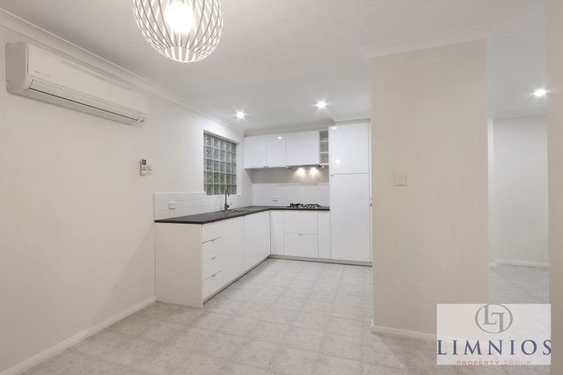 Street Front Home In Quiet Cul - De - Sac