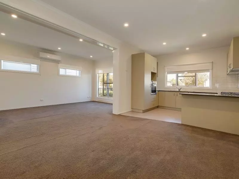 Beautiful home, beautiful village in Sunshine