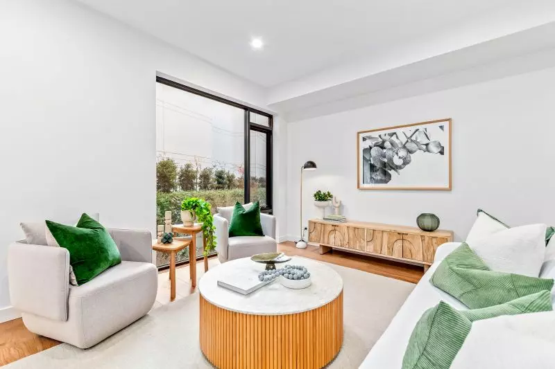 Spacious one-bedroom with tranquil courtyard garden views