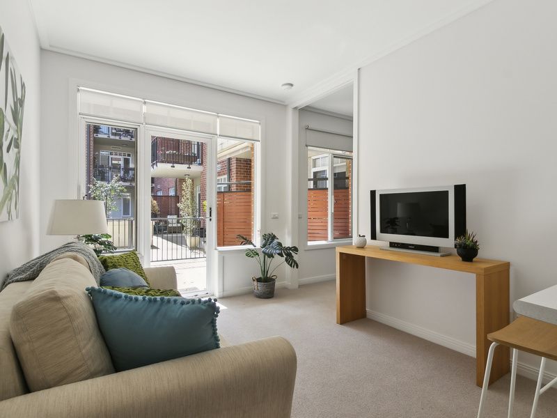 Bright and Fresh Retreat with Private Courtyard