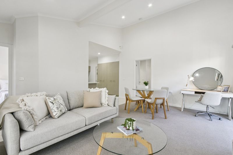 Stylish Garden Retreat Just Steps from Community Centre