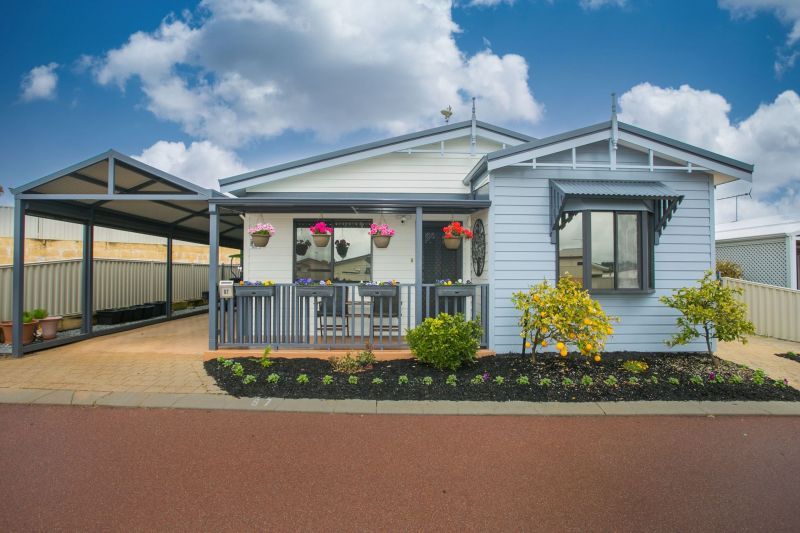 Beautifully Presented Smart Home plus Golf Buggy