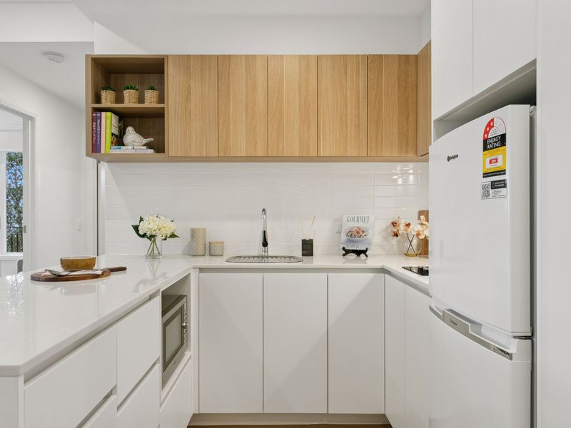 Refurbished Apartment with Leafy Balcony Retreat