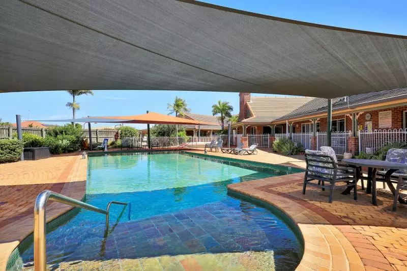 Large 3 bedroom villa, close to Lake!