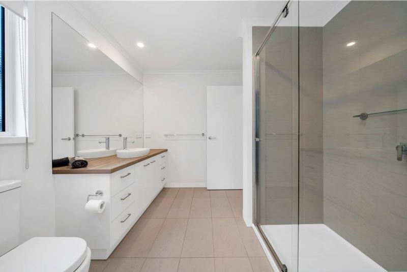 Spacious home within Avington