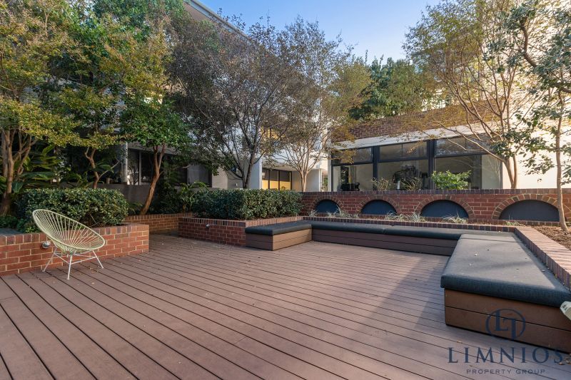 Warehouse Terrace Style Apartment With 3 Bedrooms Plus a Study!!