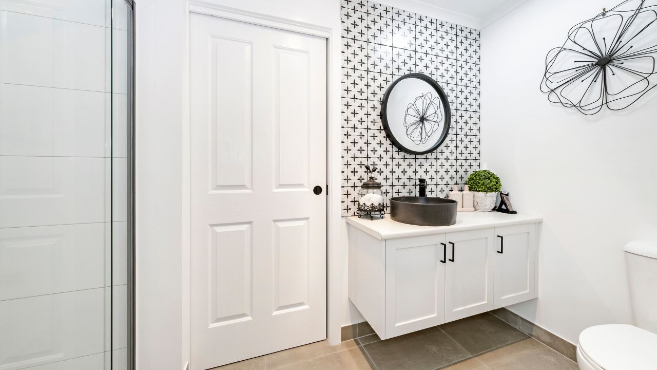 Experience the perfect balance of practicality and style with the Edford.