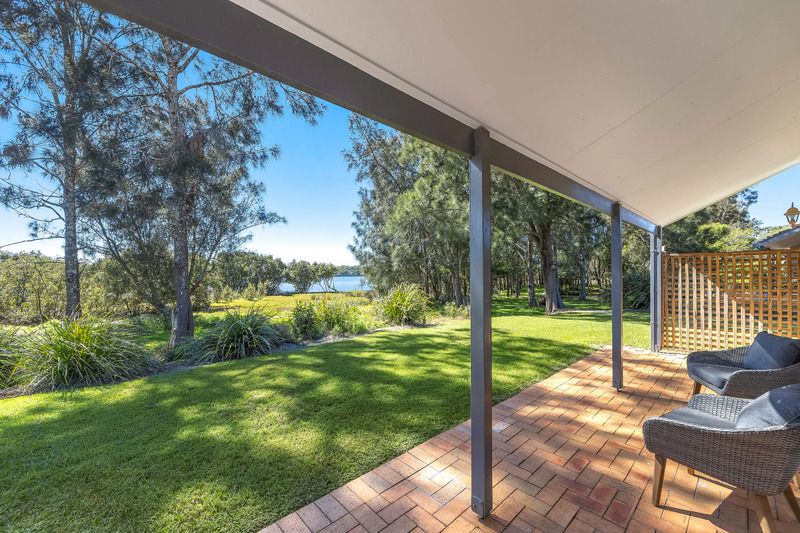 Stylish and Spacious Three-Bedroom Villa: Freshly Updated and with Lake Glimpses! – Enquire Today!