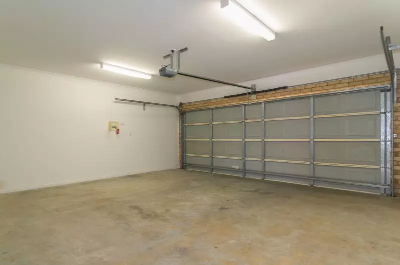 Spacious unit refurbished in a contemporary style