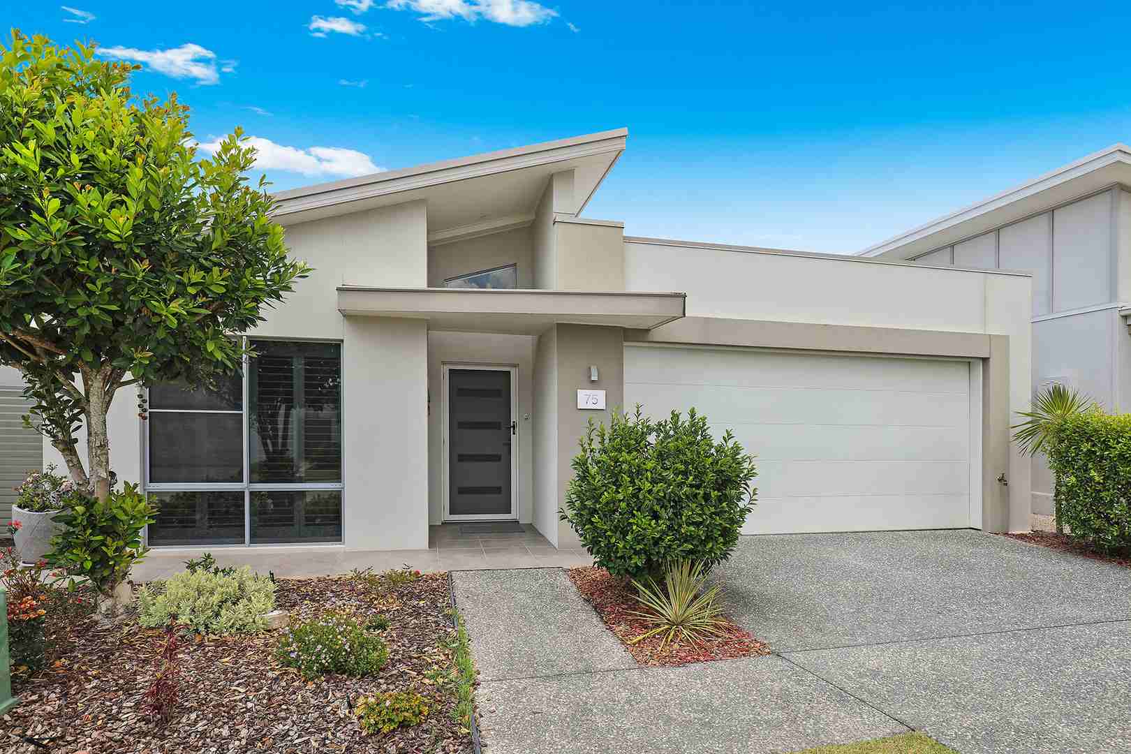 Stylish & Elegant: Nothing to Spend! - V75 Halcyon Lakeside