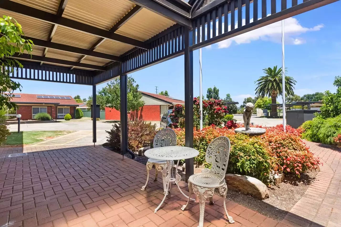 Resthaven Queenstown ‘Westport’ Retirement Living offers 62 two bedroom units within meticulously maintained gardens and lush rose bushes just 10 kilometres from Adelaide's CBD